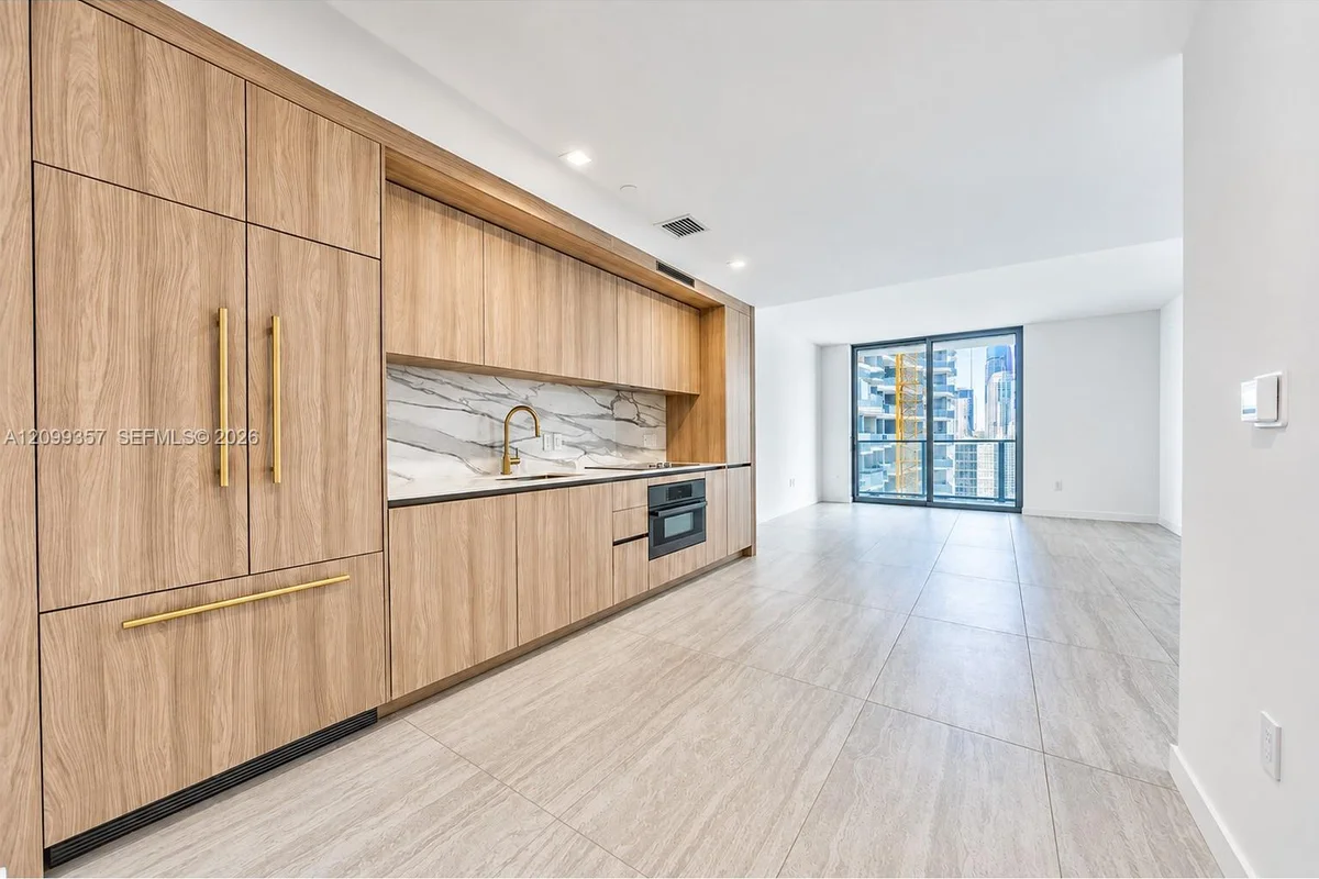 77 SE 5th St #2903, Miami: photo 1 of 11
