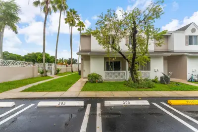 17455 NW 67th Ct #A-17, Hialeah: photo 1 of 45