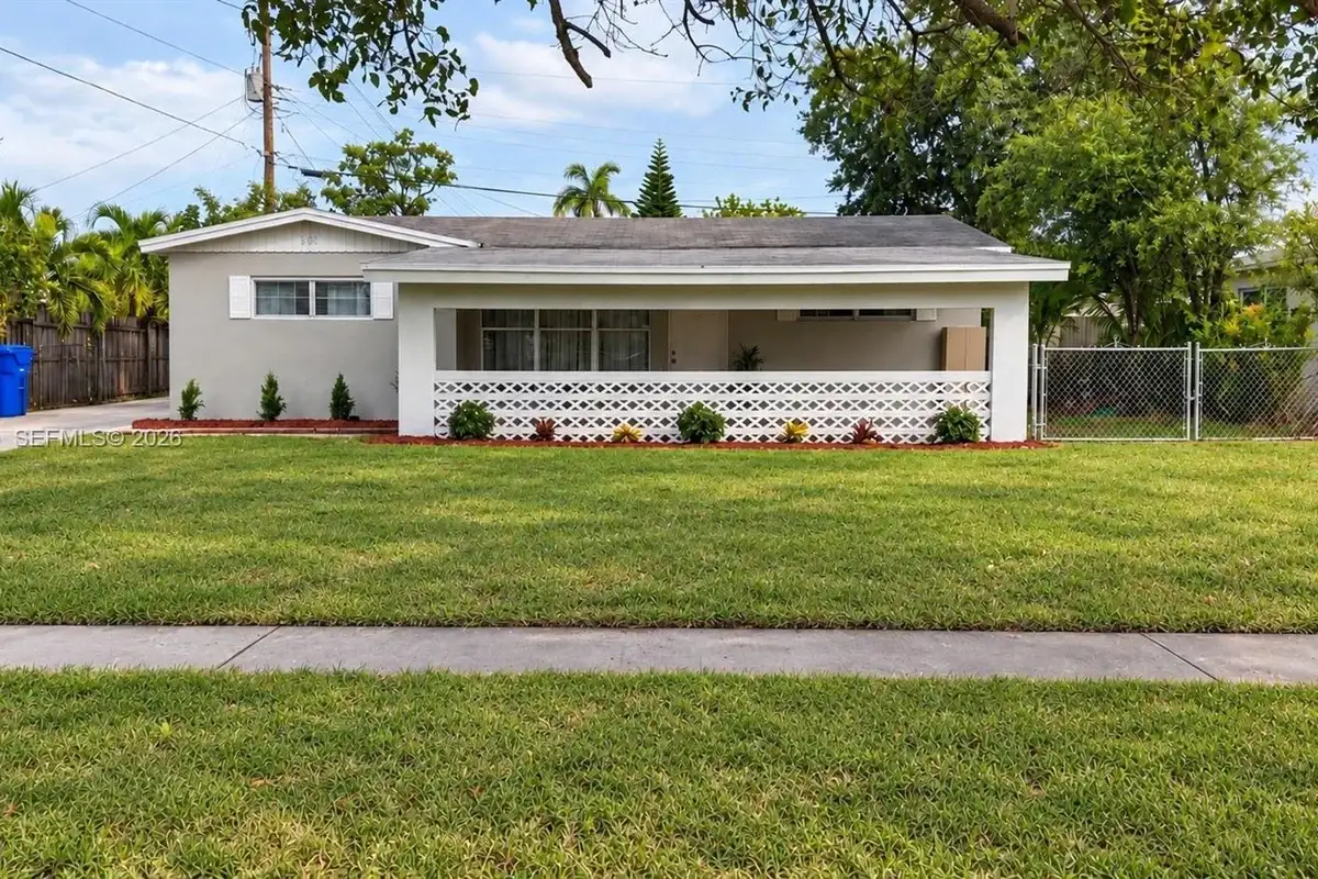 6461 Evans St, Hollywood: photo 1 of 15
