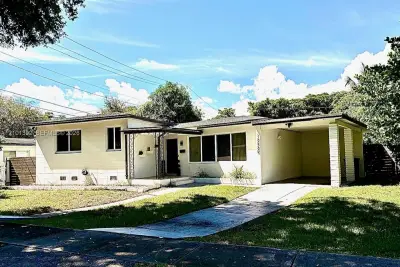 12520 NE 1st Ct, North Miami: photo 1 of 30