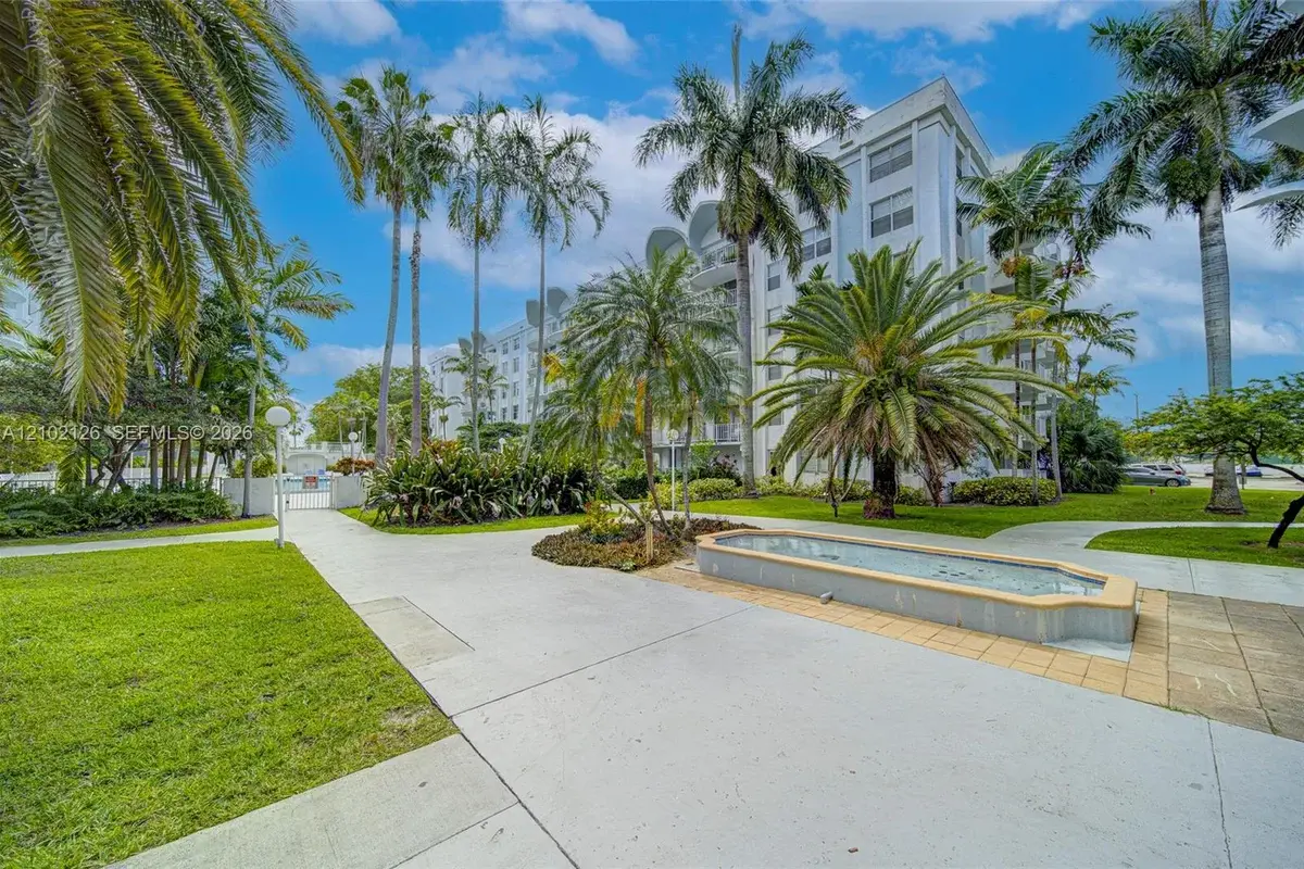 494 NW 165th St Rd #C-205, Miami: photo 1 of 23
