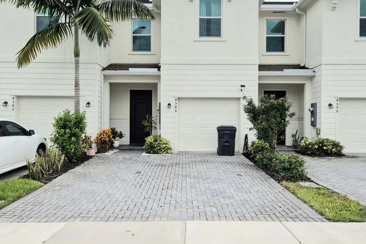 4586 Meyerson Pl, Lake Worth: photo 1 of 15