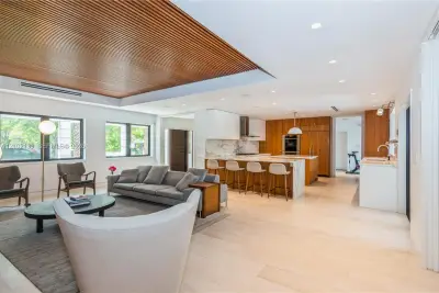 1035 Catalonia Ave, Coral Gables: photo 1 of 32