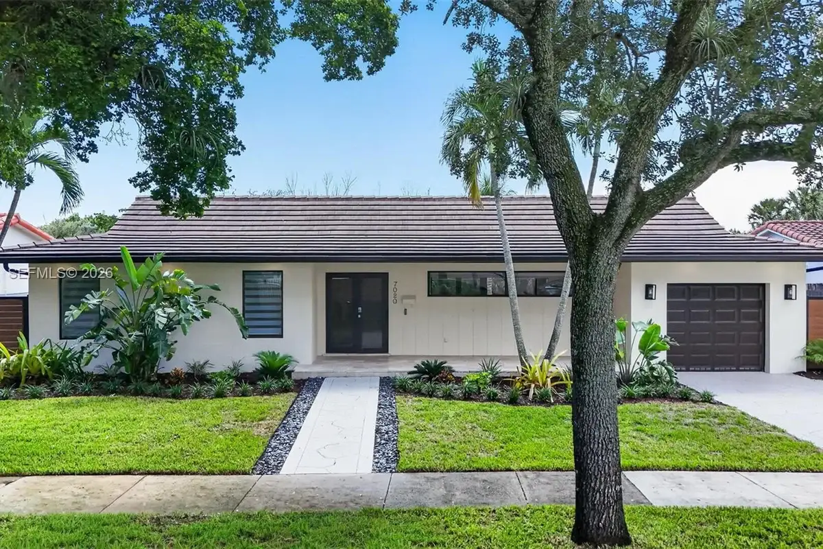 7020 Bamboo St, Miami Lakes: photo 1 of 29