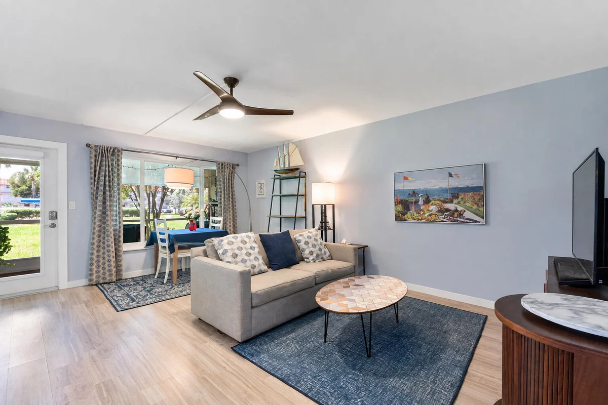 804 SE 7th St SE #105, Deerfield Beach: photo 1 of 14