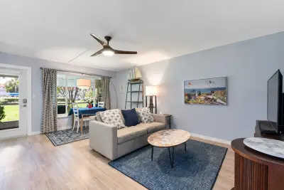 804 SE 7th St SE #105, Deerfield Beach: photo 1 of 14