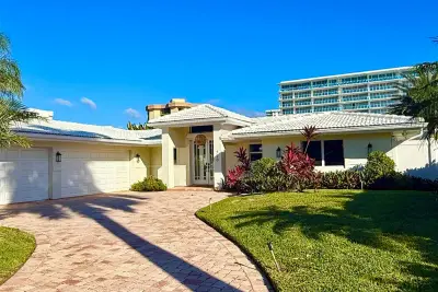720 NE 28th Ave, Pompano Beach: photo 1 of 36