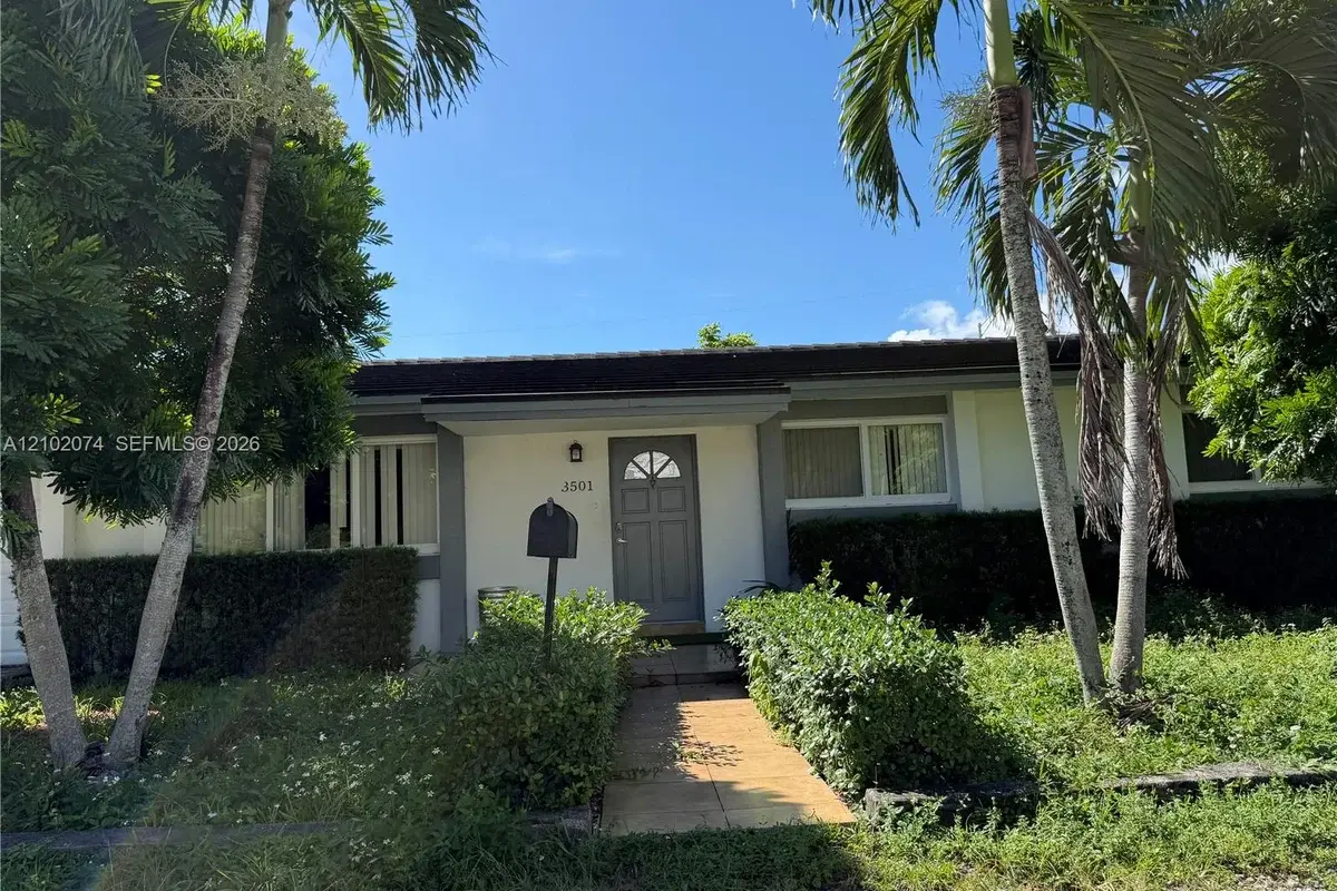 3501 SW 67th Ave, Miami: photo 1 of 5