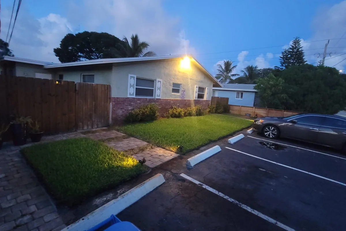 981 NE 36th St #1, Oakland Park: photo 1 of 1