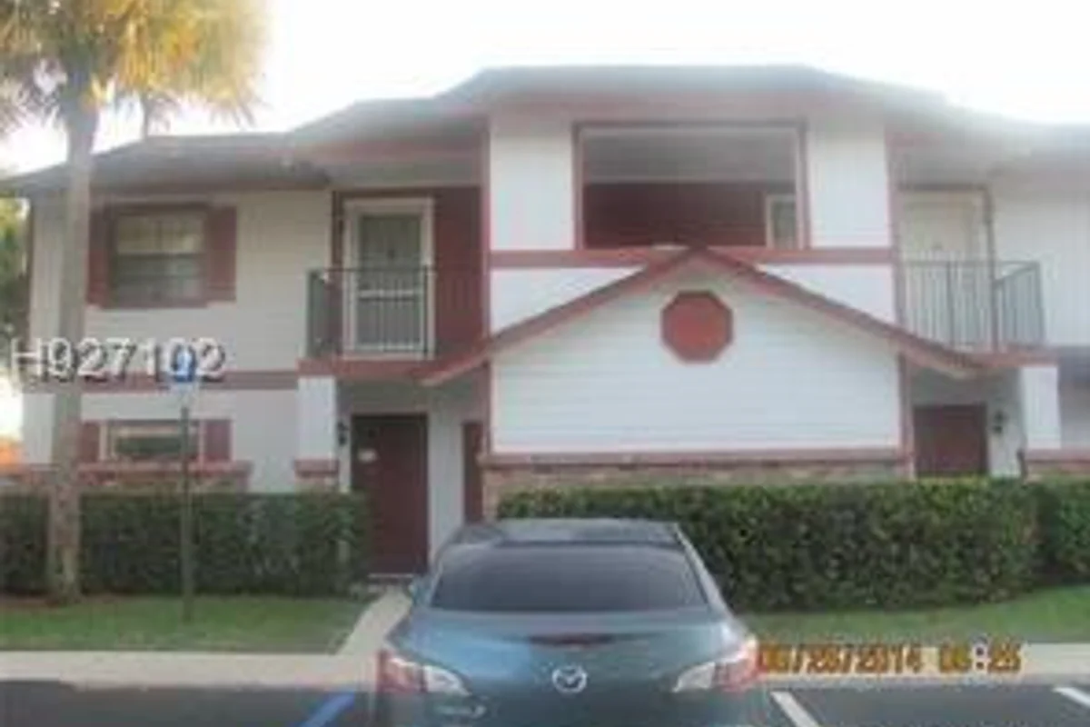 2570 NW 89th Dr, Coral Springs: photo 1 of 10