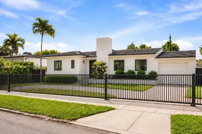 2350 SW 25th Ter, Miami: photo 1 of 34