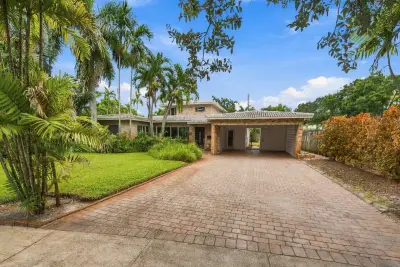 1818 NE 20th St, Fort Lauderdale: photo 1 of 24