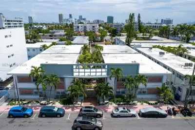 320 84th St #7, Miami Beach: photo 1 of 23