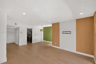 525 Coral Way #403, Coral Gables: photo 1 of 19