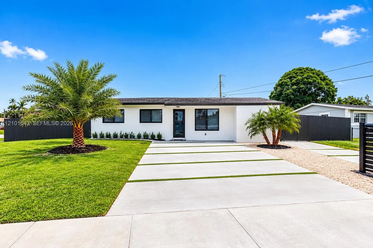 4900 NW 179th St #1, Miami Gardens: photo 1 of 16