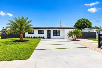 4900 NW 179th St #1, Miami Gardens: photo 1 of 16
