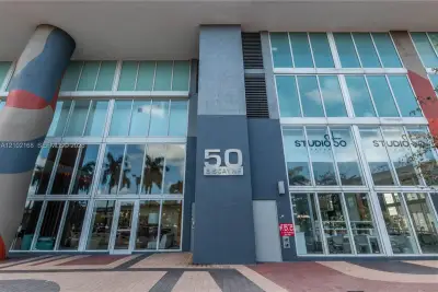 50 Biscayne Blvd #3006, Miami: photo 1 of 27