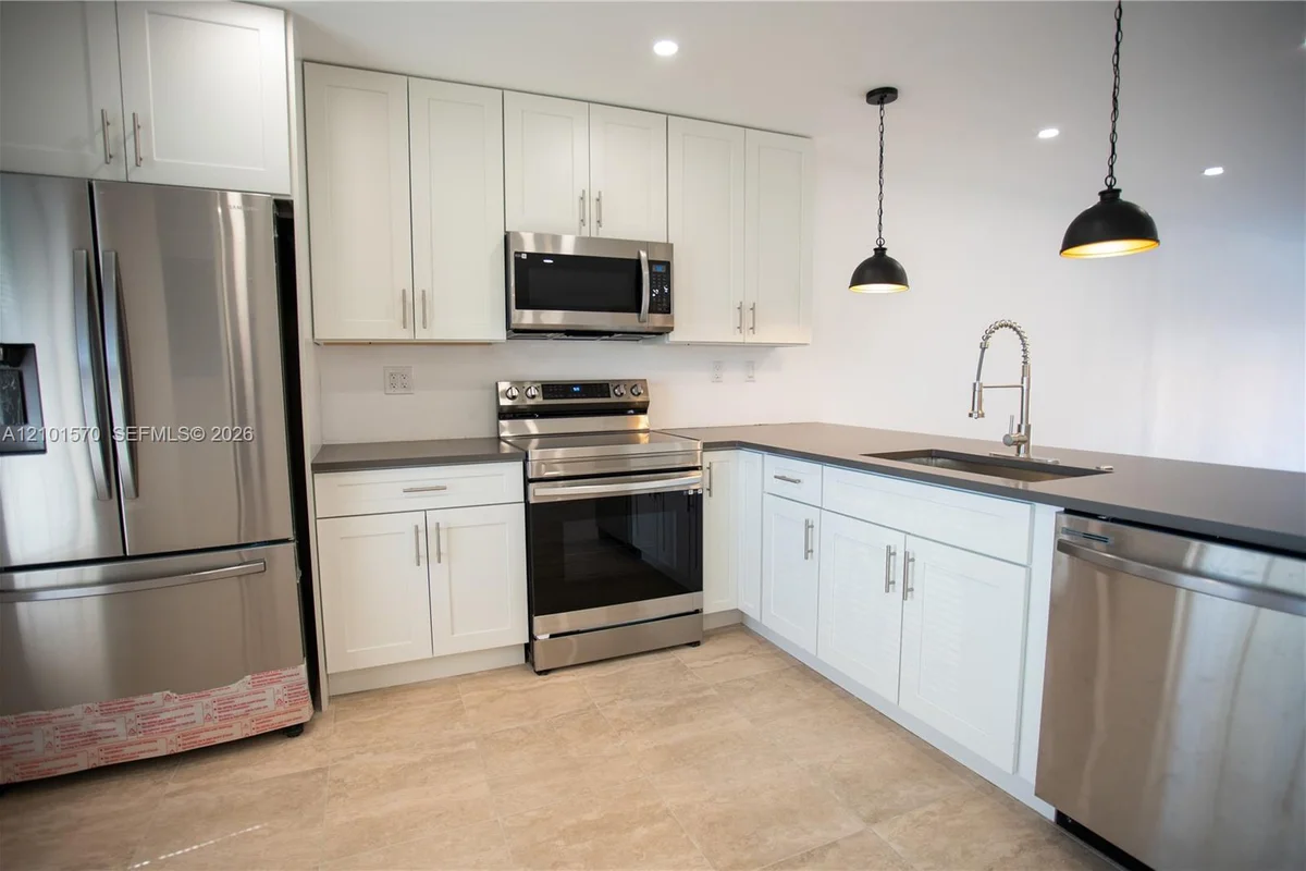 2615 SW 74th Ter, Davie: photo 1 of 25