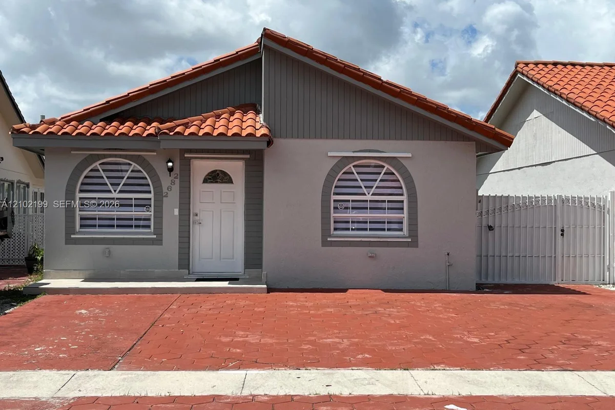 2682 W 74th Ter, Hialeah: photo 1 of 17