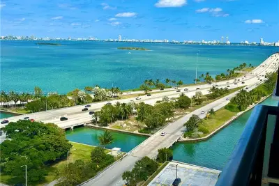 600 NE 36th St #2015, Miami: photo 1 of 18