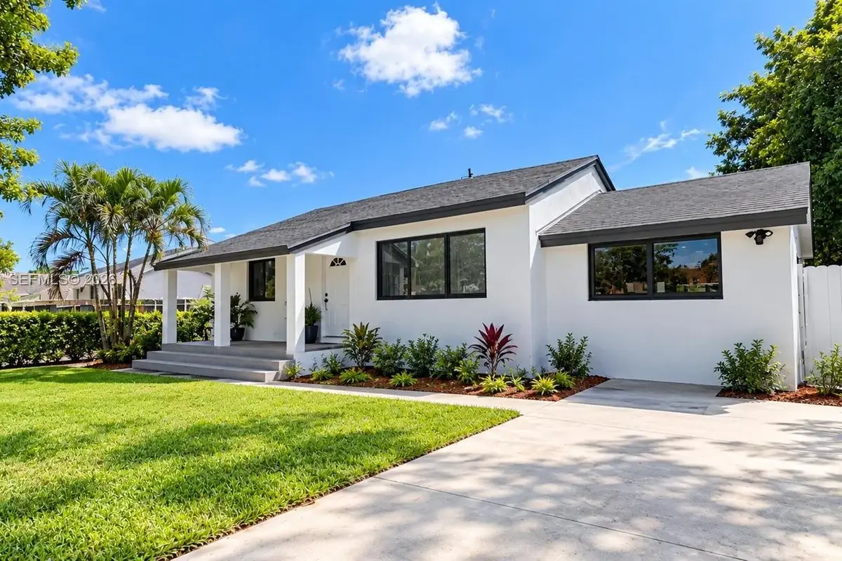 730 E 8th St, Hialeah: photo 1 of 1