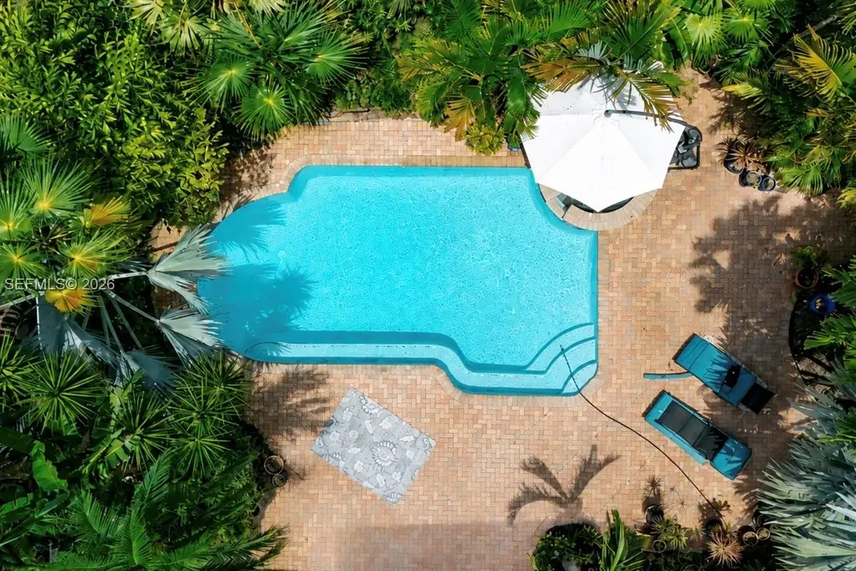 2400 NE 5th Ave, Wilton Manors: photo 1 of 25
