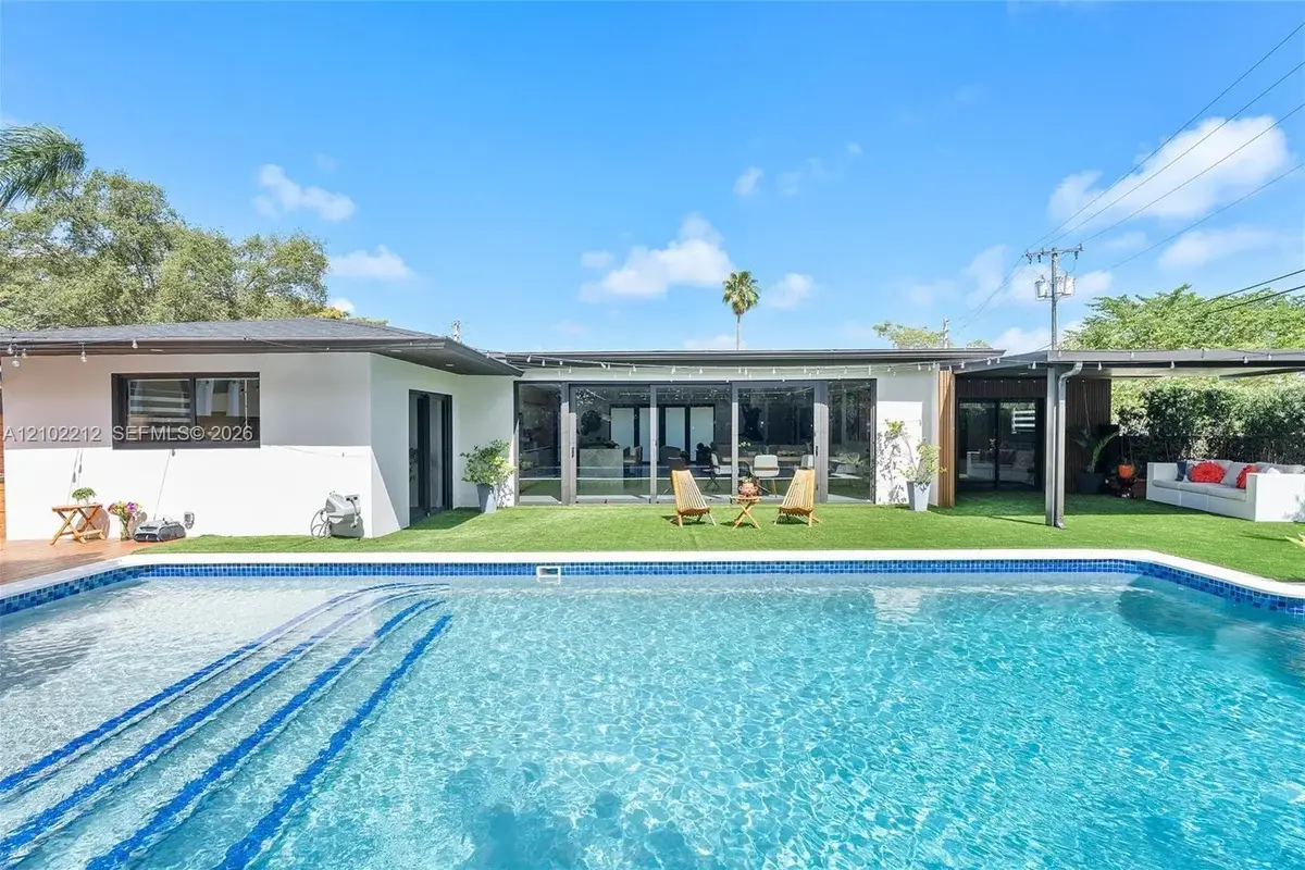 4000 N Circle Dr, Hollywood: photo 1 of 25