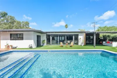 4000 N Circle Dr, Hollywood: photo 1 of 25