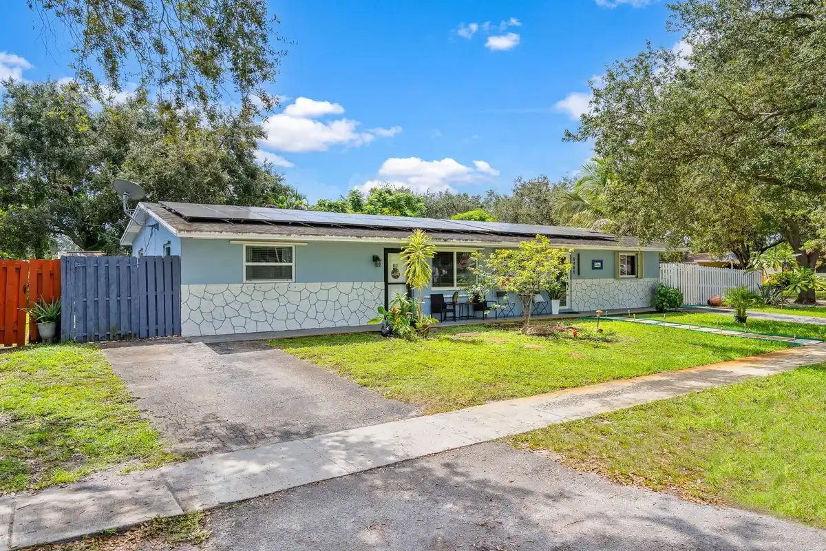 9478 SW 51st St, Cooper City: photo 1 of 23