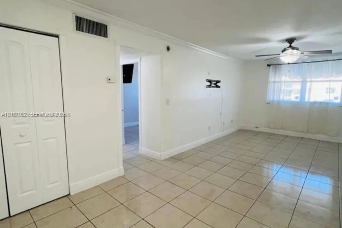 606 W 81st St #224, Hialeah: photo 1 of 10