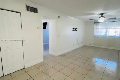 606 W 81st St #224, Hialeah: photo 1 of 10