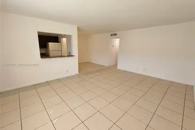 Condo in Lauderhill: photo 1 of 27