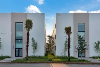 821 SW 18th Ave #301, Miami: photo 1 of 10
