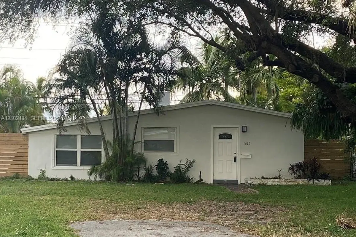 1629 NE 178th St, North Miami Beach: photo 1 of 9