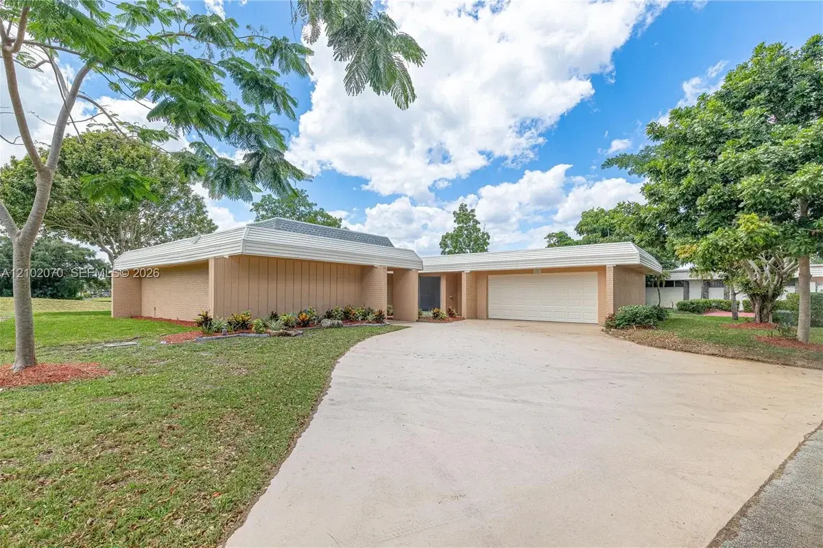 5201 Yellow Pine Ln, Tamarac: photo 1 of 36