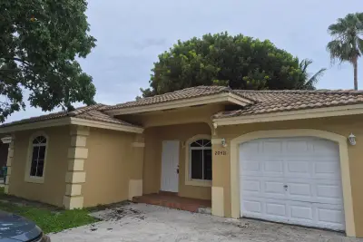 20431 NW 18th Ave, Miami Gardens: photo 1 of 9