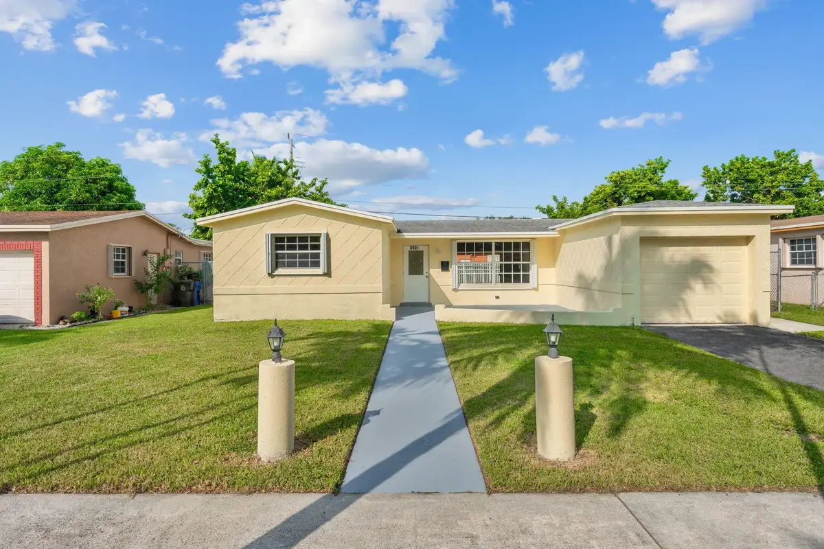 3921 NW 35th Ter, Lauderdale Lakes: photo 1 of 1