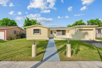 3921 NW 35th Ter, Lauderdale Lakes: photo 1 of 1