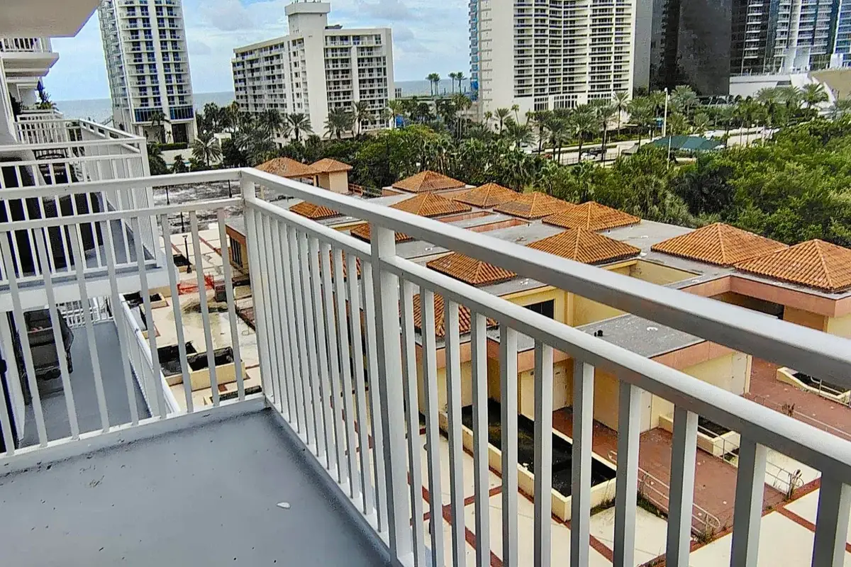 210 174th St #808, Sunny Isles Beach: photo 1 of 17