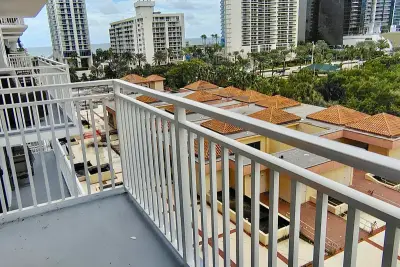 210 174th St #808, Sunny Isles Beach: photo 1 of 17
