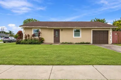 8120 SW 5th Ct, North Lauderdale: photo 1 of 29