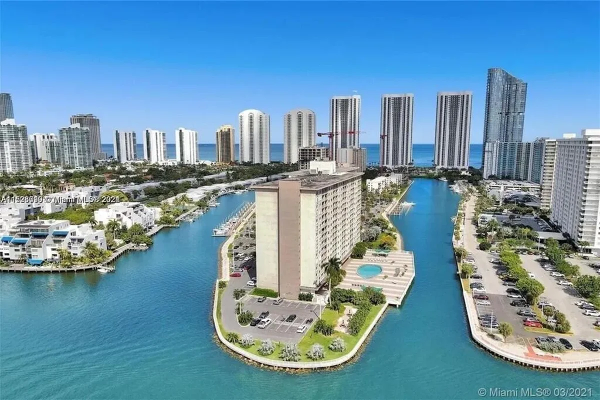 400 Kings Point Dr #1426, Sunny Isles Beach: photo 1 of 28