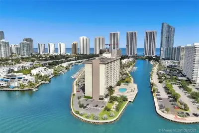 400 Kings Point Dr #1426, Sunny Isles Beach: photo 1 of 28