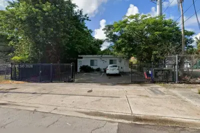 666 NW 35th St #2, Miami: photo 1 of 8