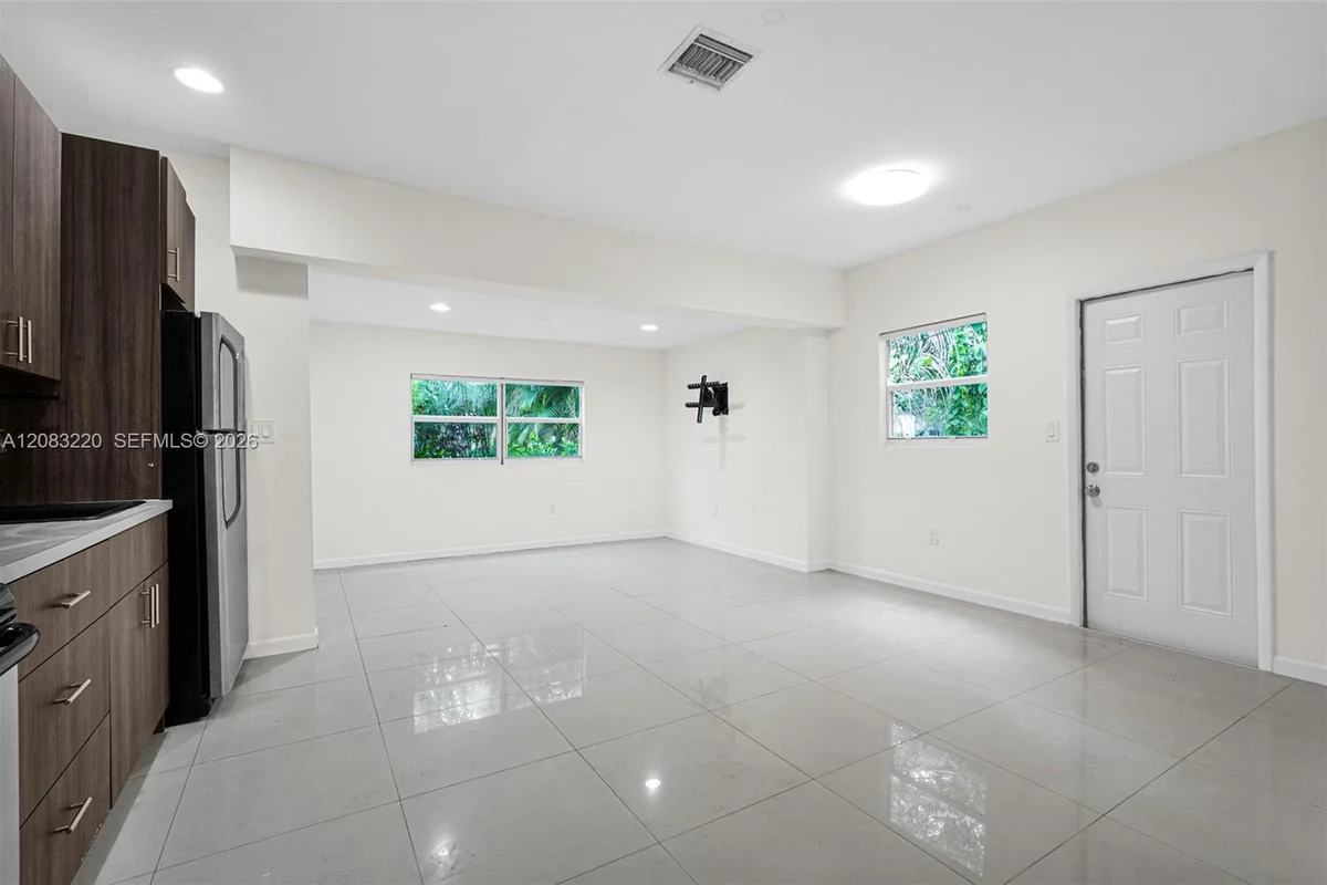 18 NW 45th St #A, Miami: photo 1 of 23
