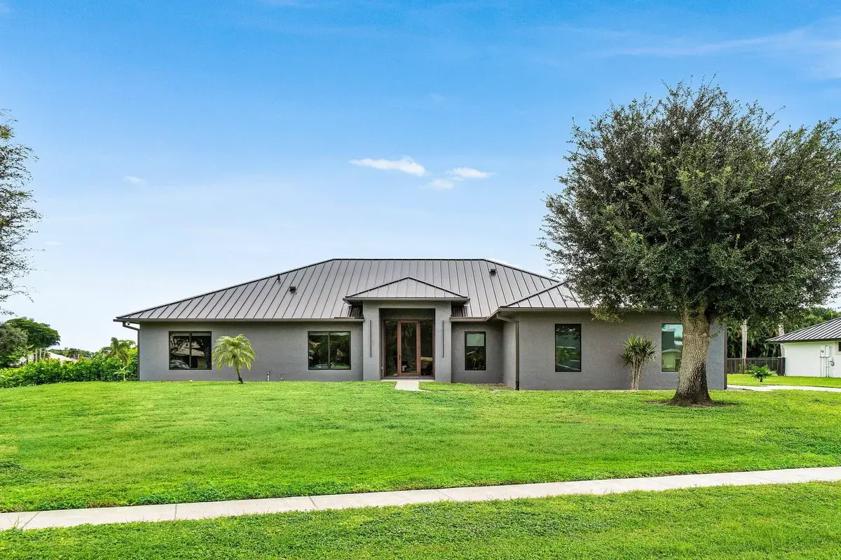 1050 Fairdale Way, Wellington: photo 1 of 43