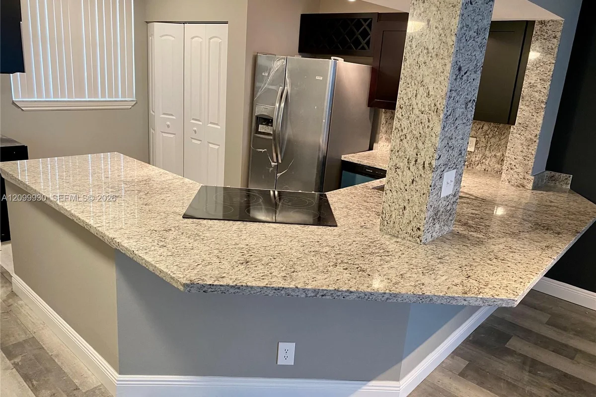 117 Lake Emerald Dr #209, Oakland Park: photo 1 of 30
