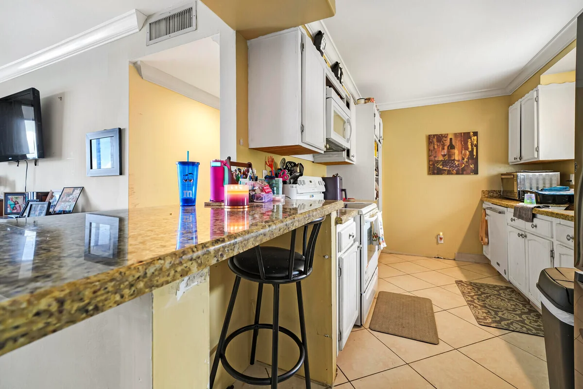 710 NE 7th St #207, Boynton Beach: photo 1 of 31