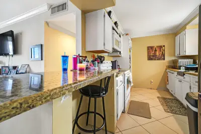 710 NE 7th St #207, Boynton Beach: photo 1 of 31