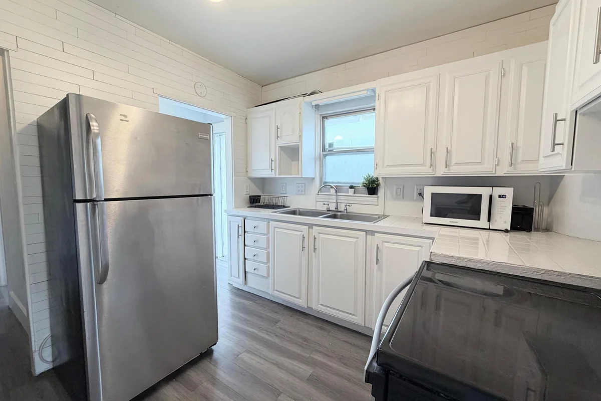 520 Hampton Rd, West Palm Beach: photo 1 of 16